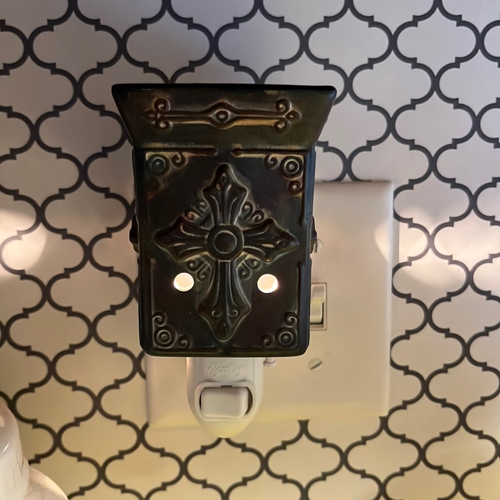 Scentsy Charity Cross Nightlight & Mini Warmer